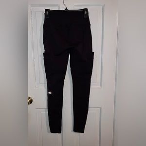 ALO Yoga High-Waist Cargo Legging - Black- Size M LIKE NEW